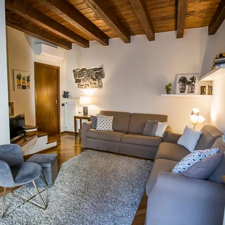 Gianna San Fedele Apartment